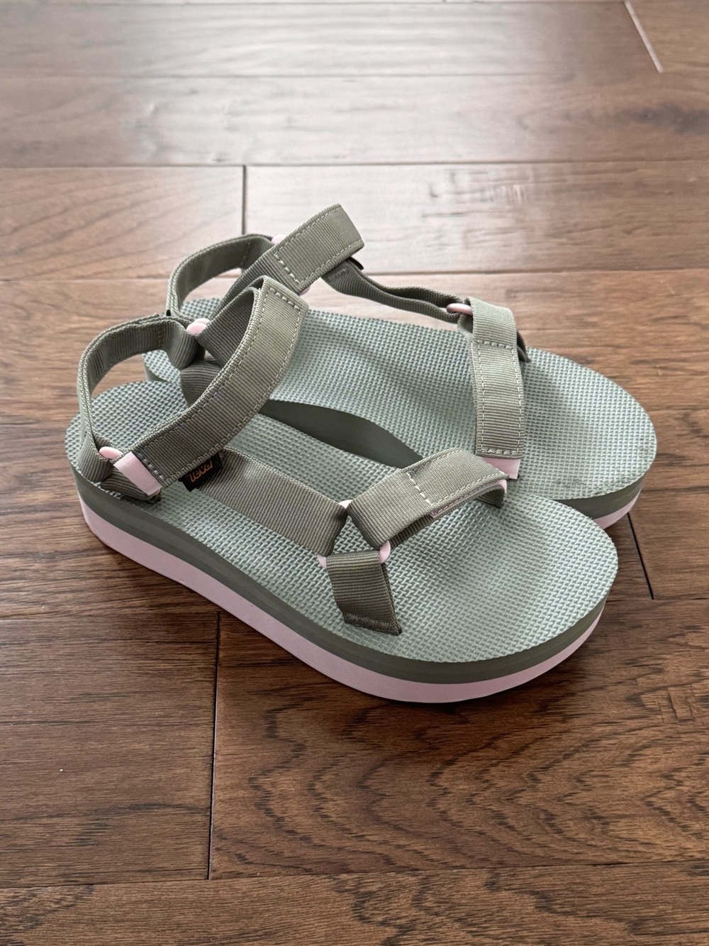GUC Teva Flatform Sandals in Olive Green Whisper Pink Women’s Size 8
